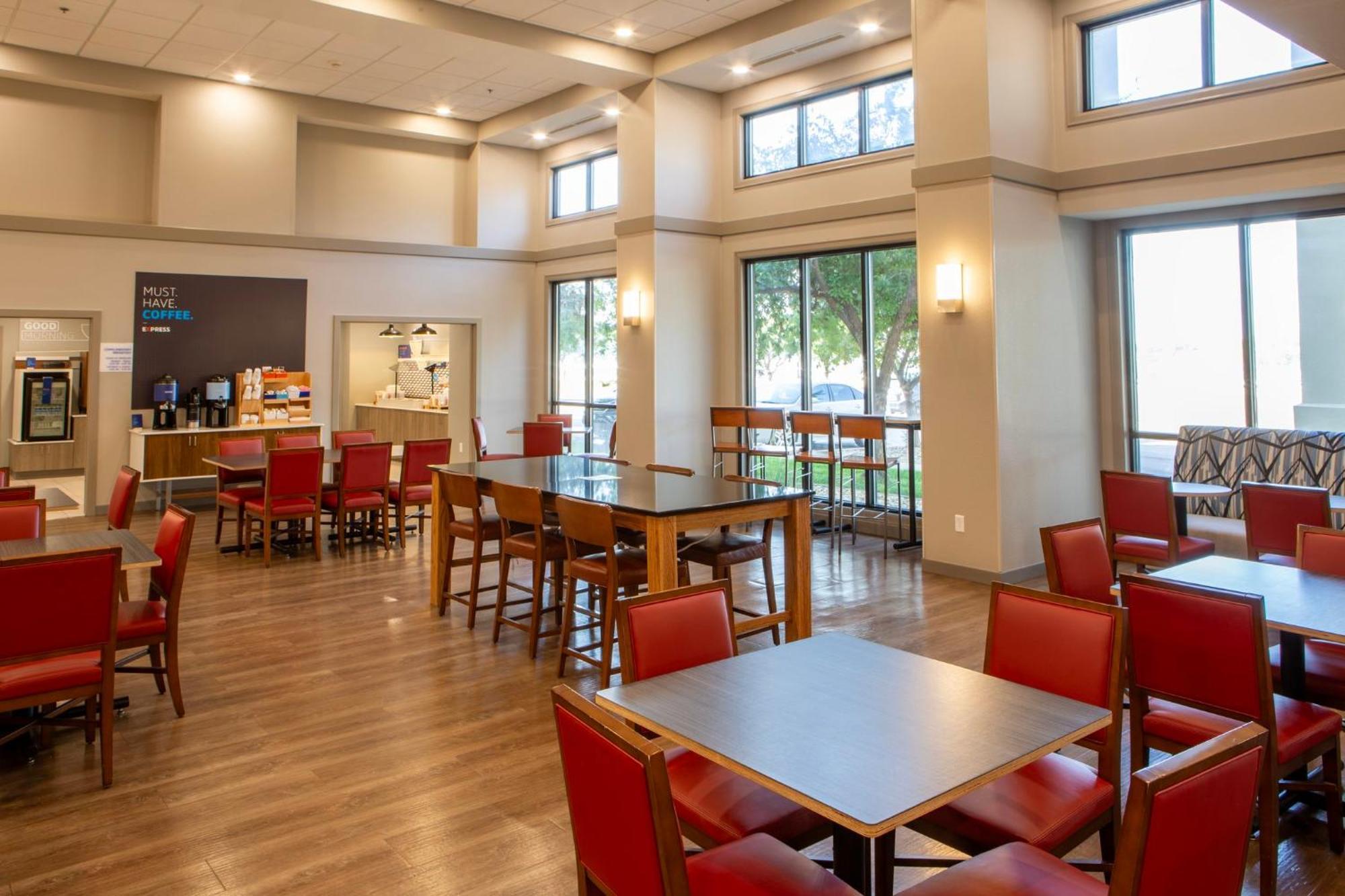Holiday Inn Express & Suites Sioux City-South By Ihg Exterior photo