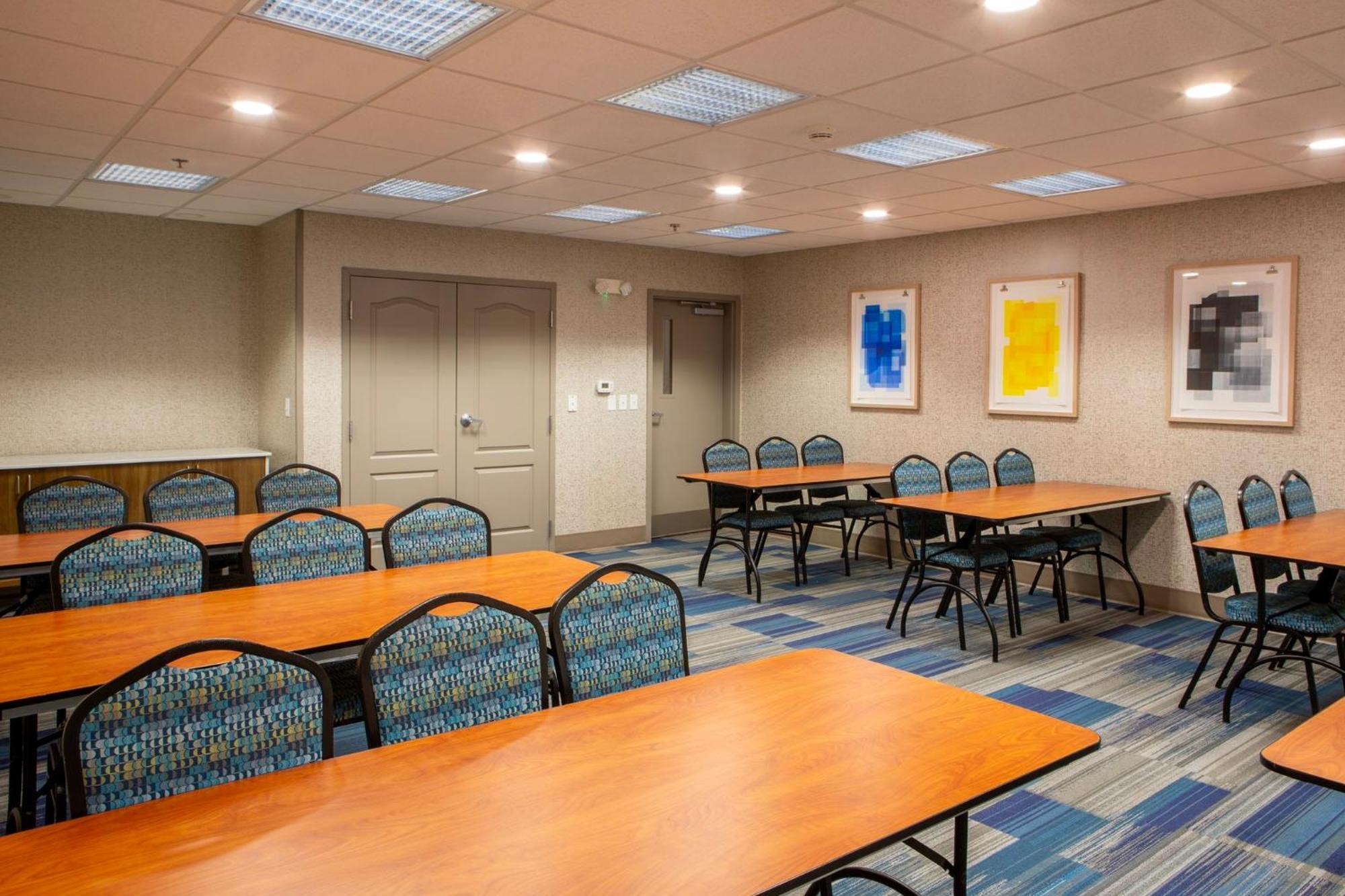 Holiday Inn Express & Suites Sioux City-South By Ihg Exterior photo