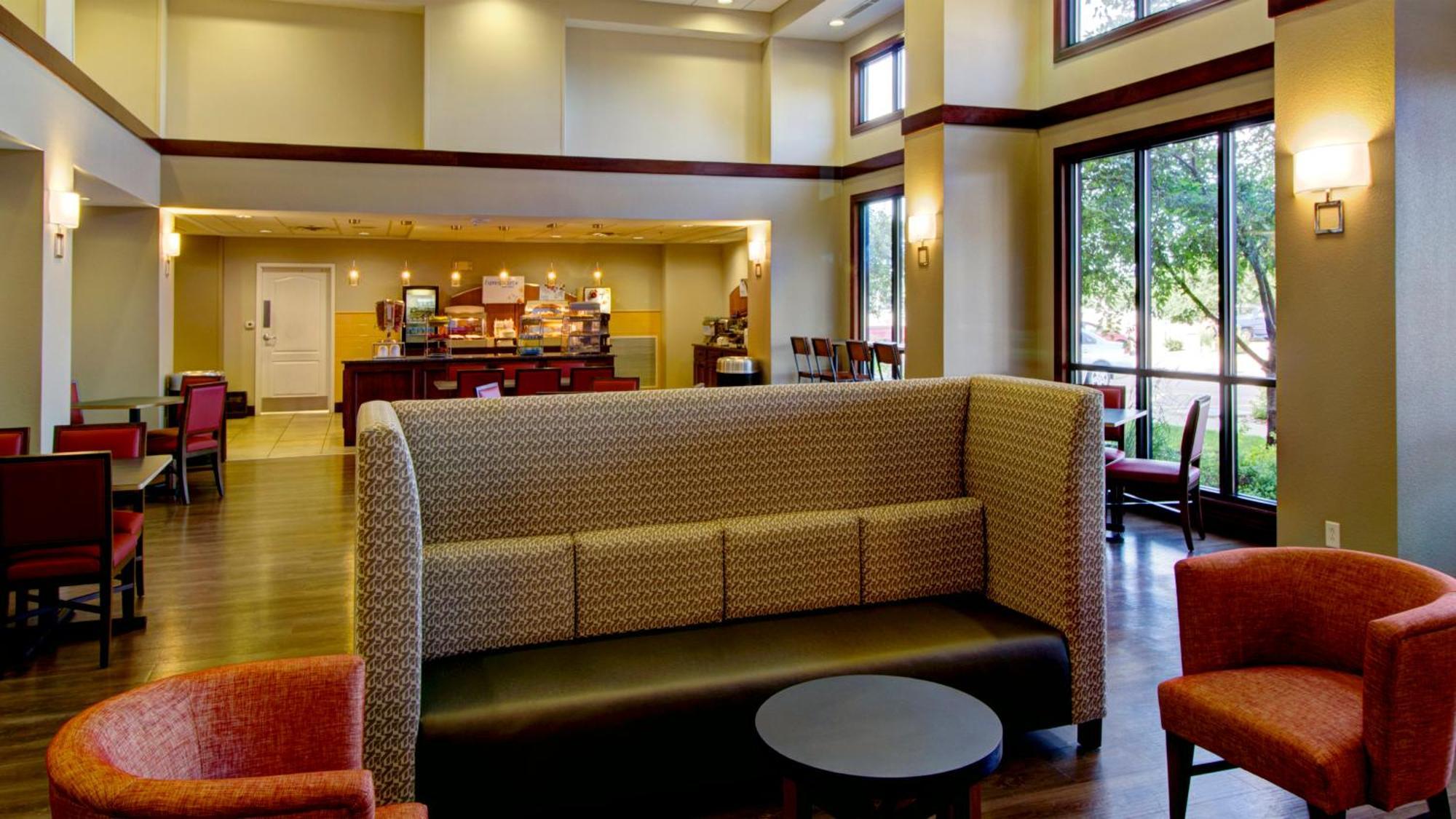 Holiday Inn Express & Suites Sioux City-South By Ihg Exterior photo